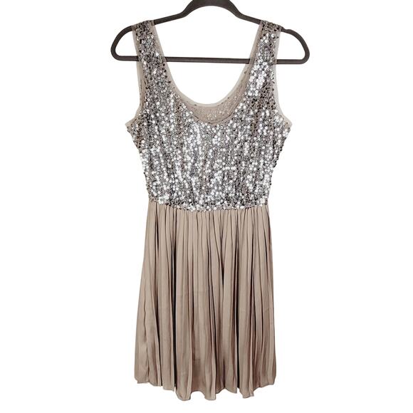 BB Dakota silver sequin taupe pleated babydoll mini party dress Size small - Picture 1 of 8